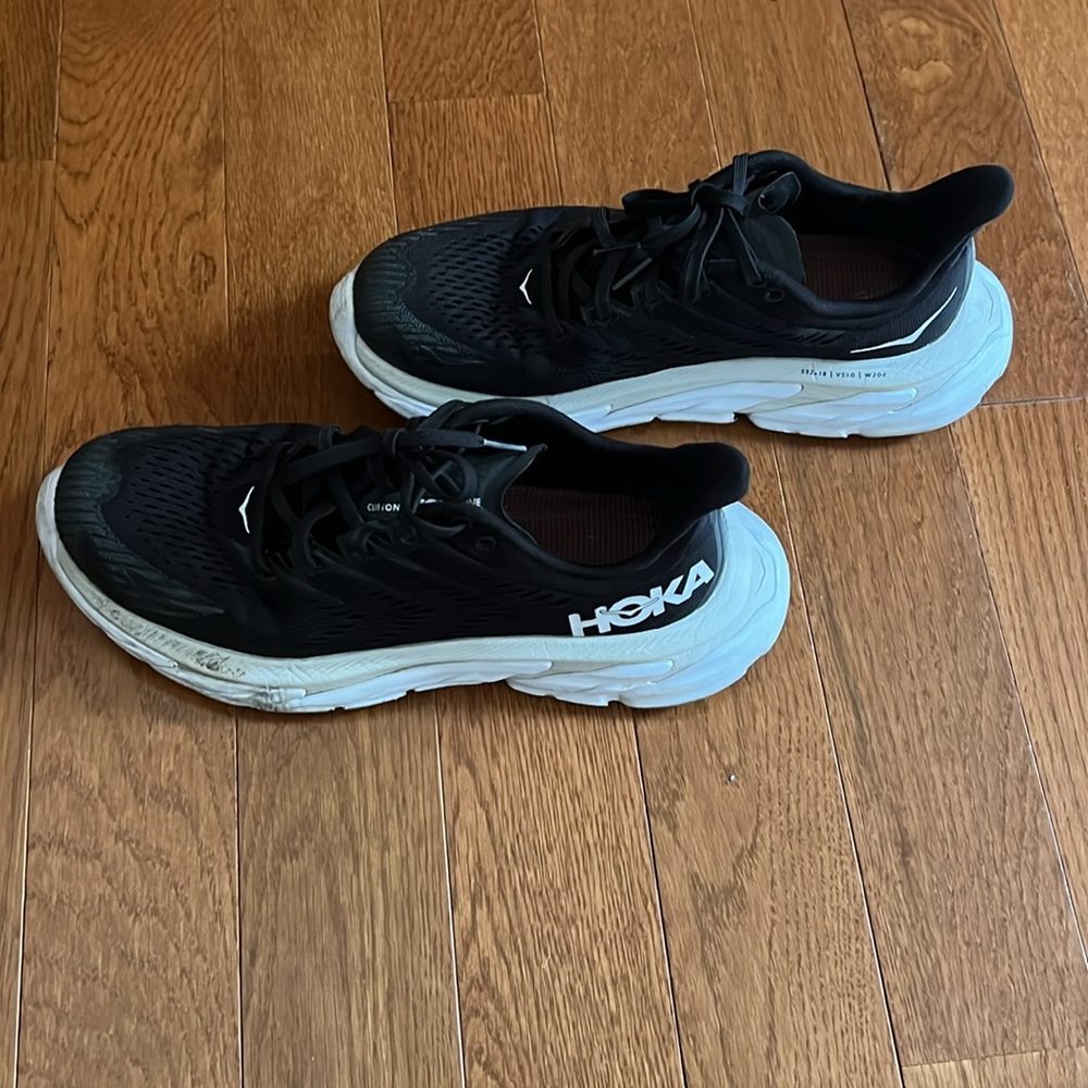 Hoka women’s Clifton Edge Black and White Athletic Shoes for Performance - Picture 4 of 7